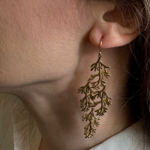 Stella & Dot Gold Chandelier Earrings - Picture 2 of 3